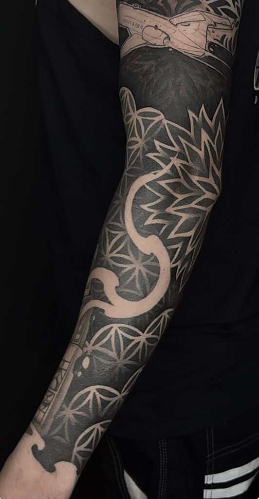 tattoo-geometrico-ornamental-mandala