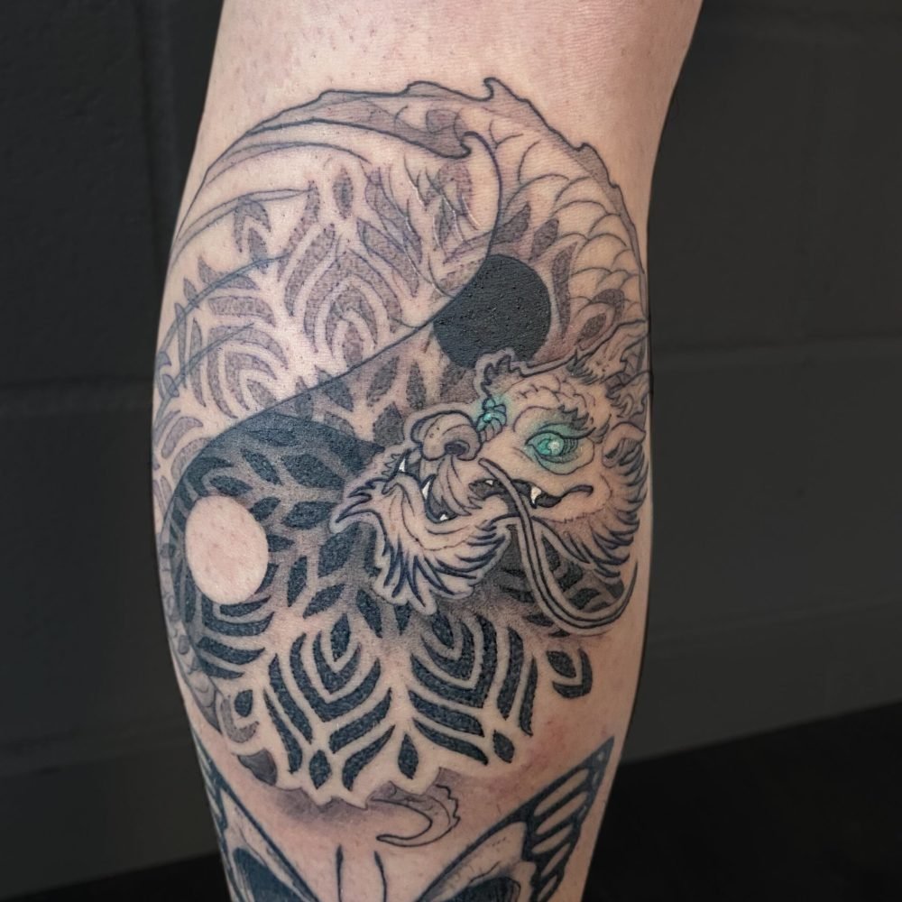 tattoo-geometrico-ornamental-drgon colores